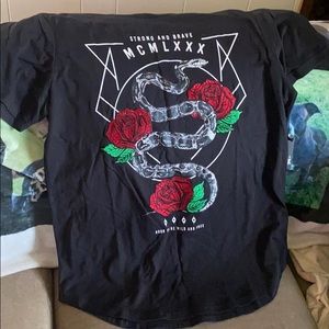 Black shirt for Men with cool graphics and embroidered roses 🌹🐍 size XL/L